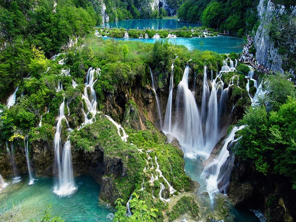 A day to explore the Plitvice Lakes at your leisure